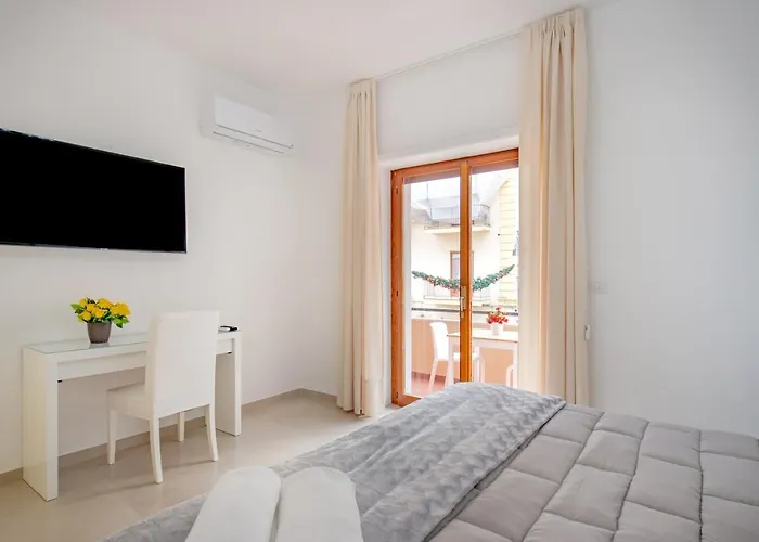 Lauro Charme Di Rosanova Rosa * سورينتو